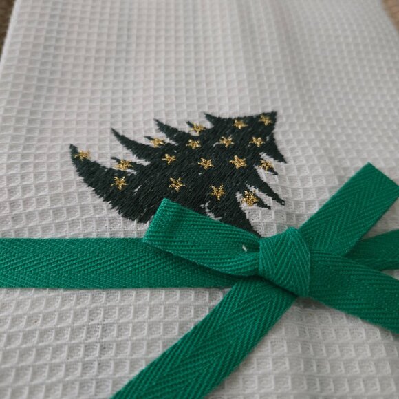 Multiple Sets of Christmas Hand Towels - Picture 7 of 7